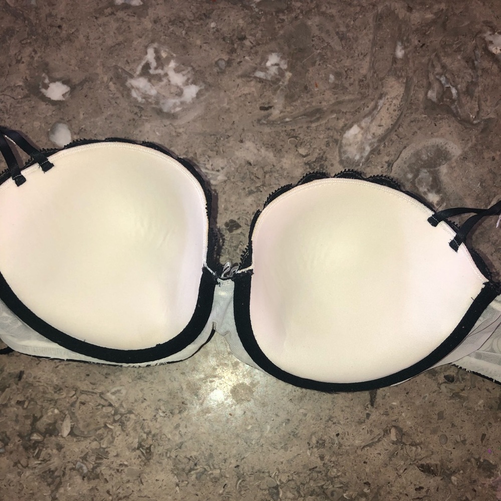 Victoria's Secret Black and White Lace Bra - Picture 4 of 5